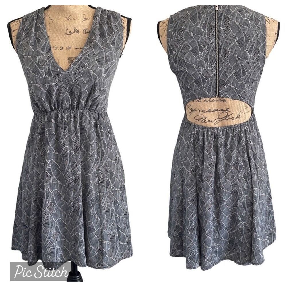 EUC! Express Black White Flowy Sleeveless Back Cut Out Dress - Size 0
